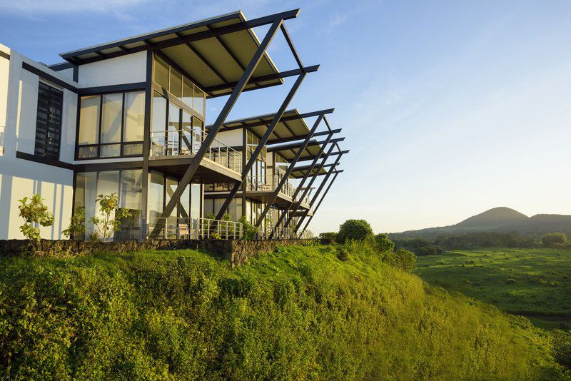Pikaia Lodge Santa Cruz Island Экстерьер фото