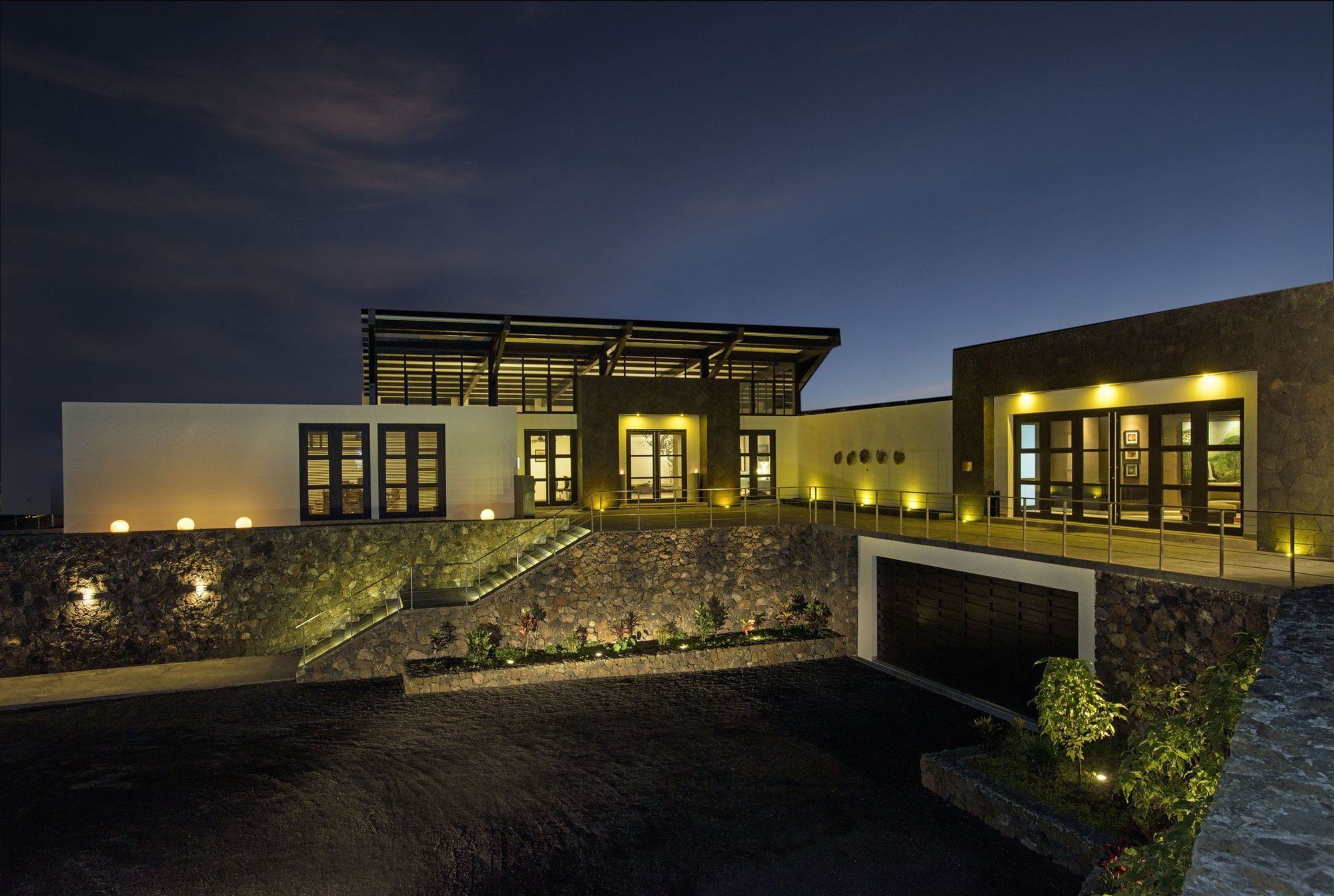 Pikaia Lodge Santa Cruz Island Экстерьер фото