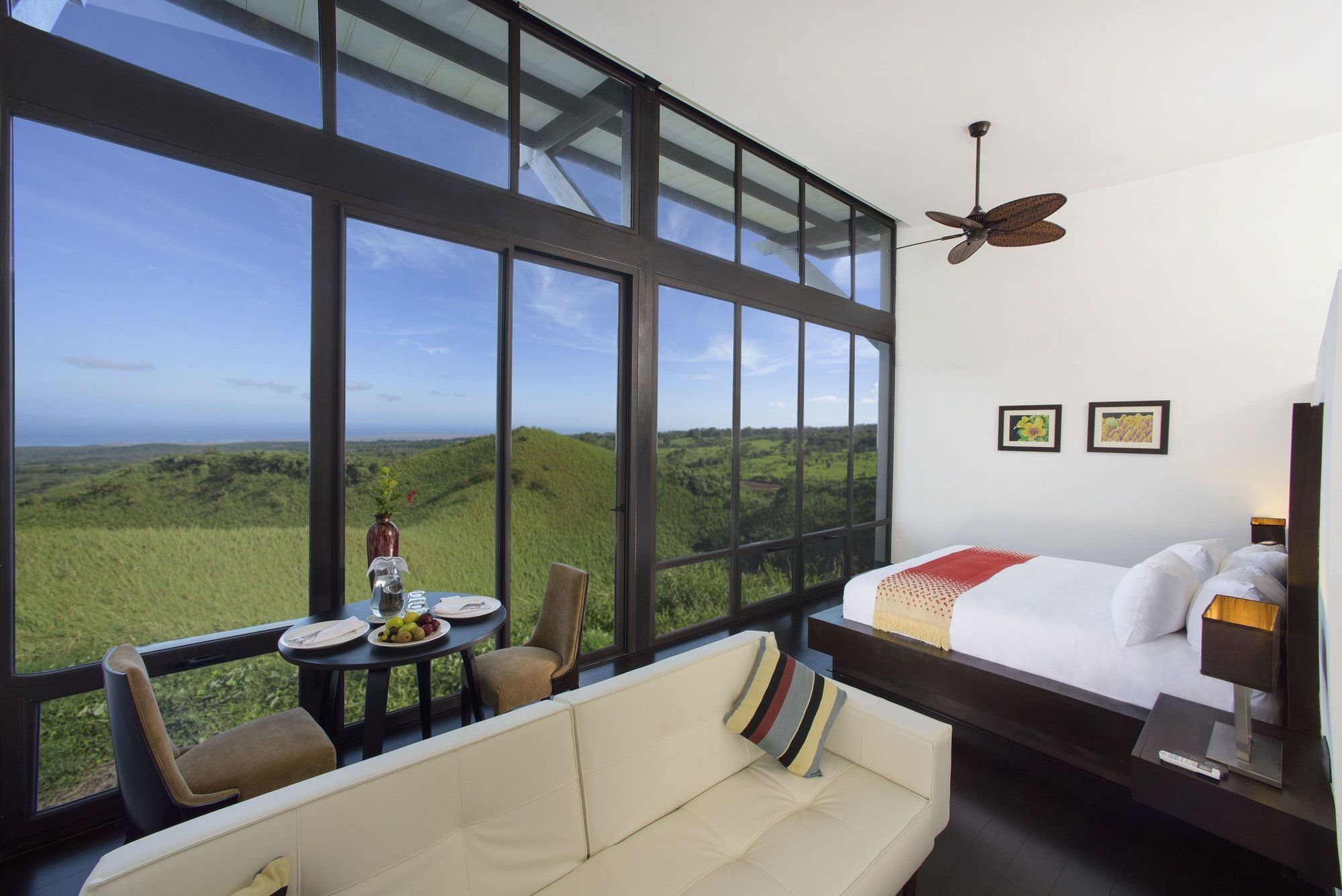 Pikaia Lodge Santa Cruz Island Экстерьер фото