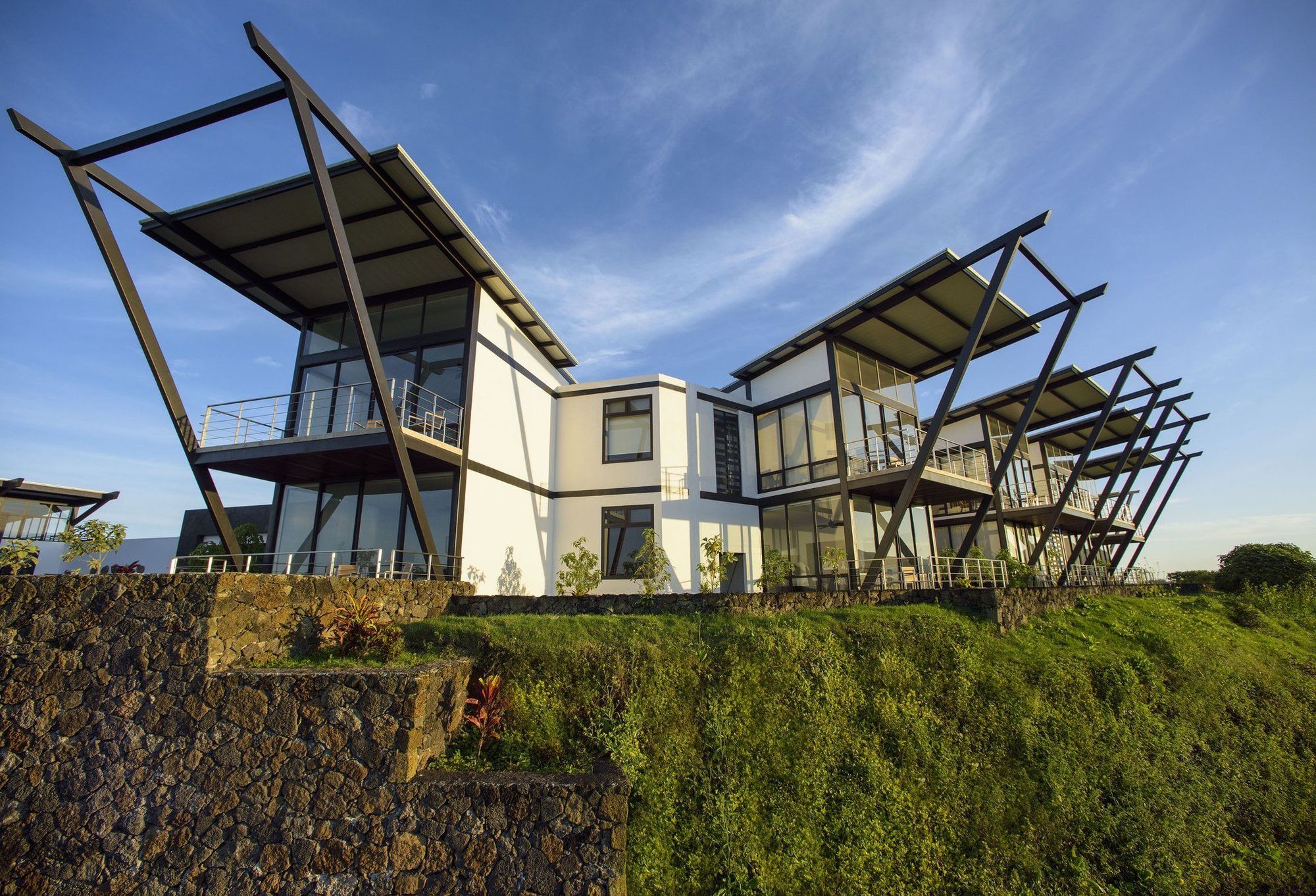 Pikaia Lodge Santa Cruz Island Экстерьер фото