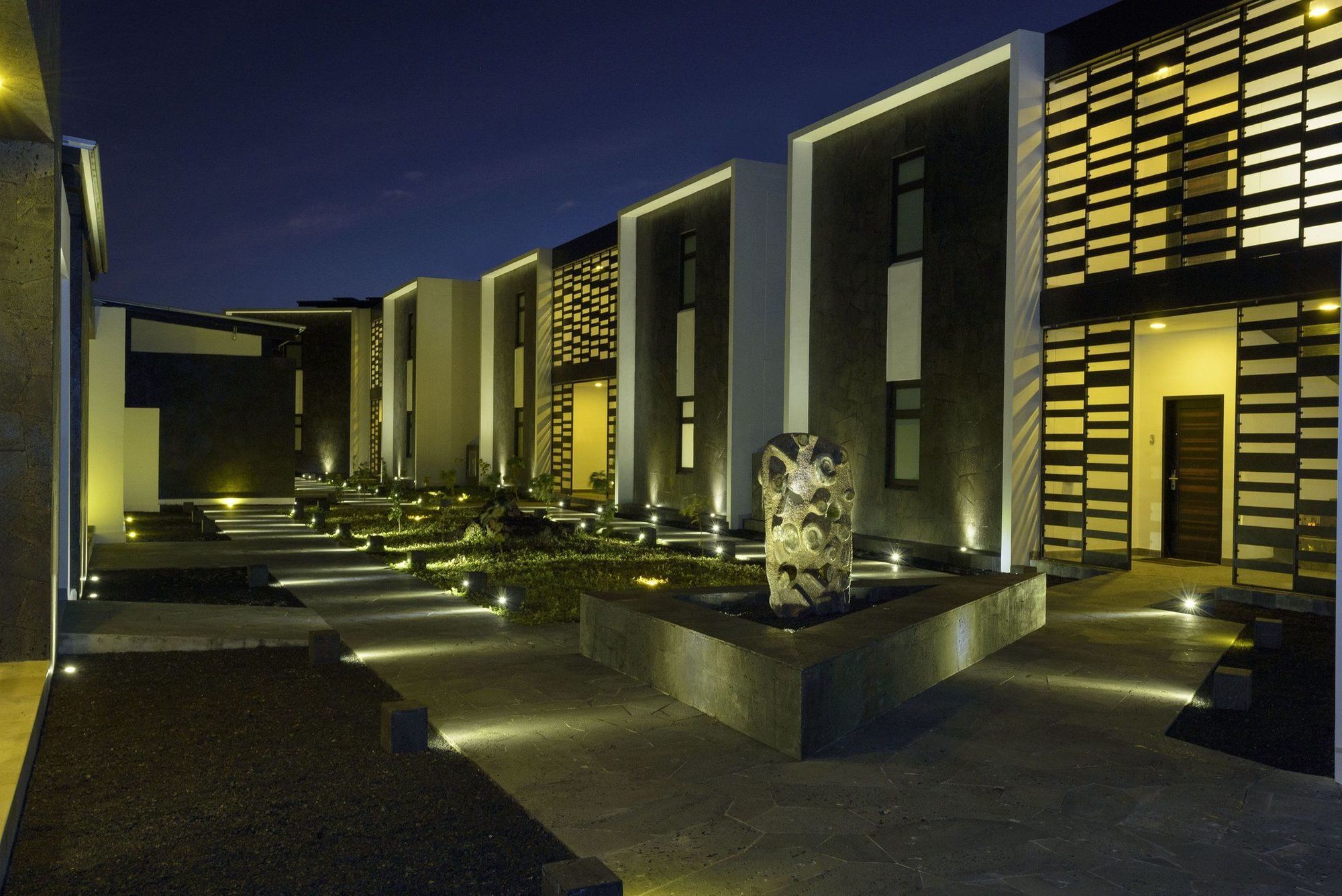 Pikaia Lodge Santa Cruz Island Экстерьер фото